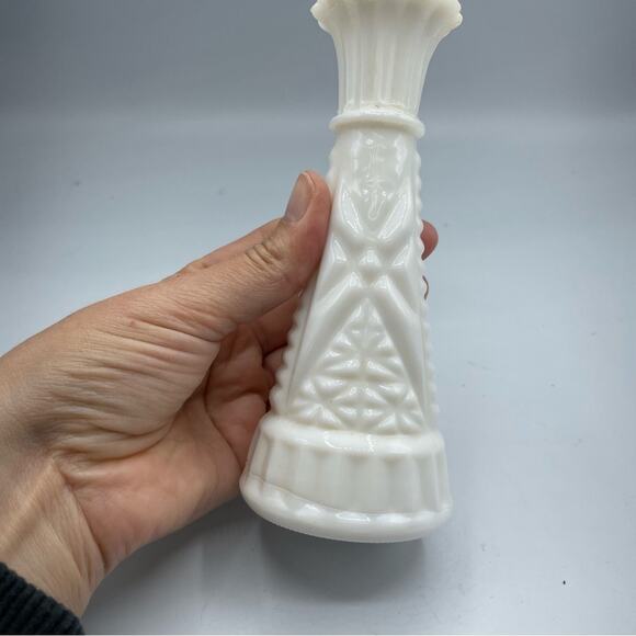 Vintage Milk Glass Mini Bud Vase Flowers Small - Picture 5 of 6